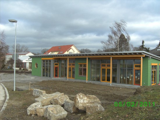 Umbau und Erweiterung des Kindergartens Rotweg Kupferzell zum Kneipp-Kindergarten mit Kleinkindgruppe, hier Blick auf den Erweiterungsbau, mit einem Klick auf das Bild gelangen Sie zur Internetseite der ausführenden Zimmerei Gerhard Warti, Kupferzell